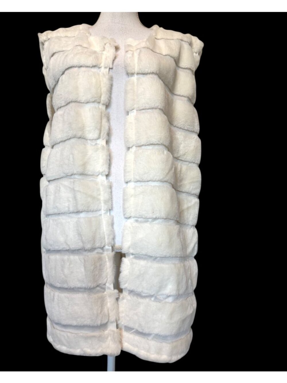 G Womens White Faux Fur Vest Sleeveless Size M Round Neck Soft Open Front Stripe